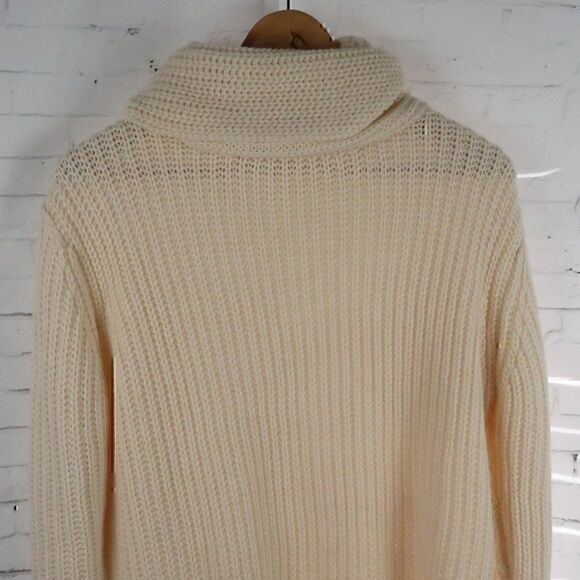 TULIP B WINTER WHITE LONG SLEEVE COWL NECK TUNIC SWEATER WITH NOTCH HEM DETAIL - Picture 4 of 10